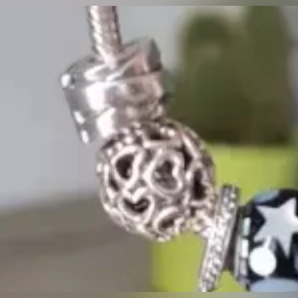 NWOT - Openwork Heart Bead Charm